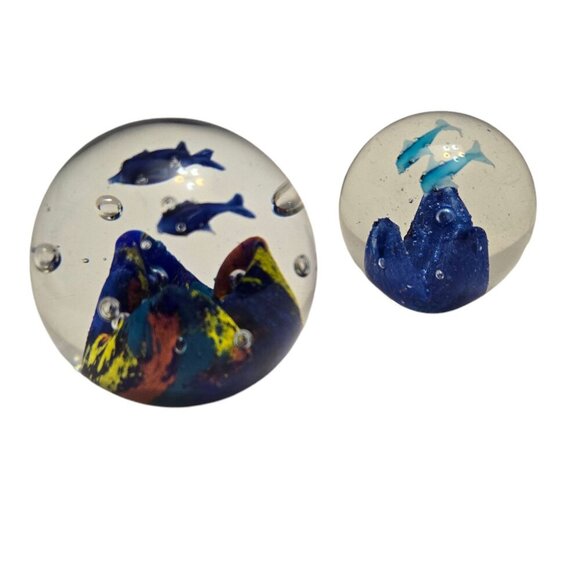 Handcrafted Glass Paperweight Set With Oceanic Scene Dolphins bubbles colorful - Picture 2 of 11